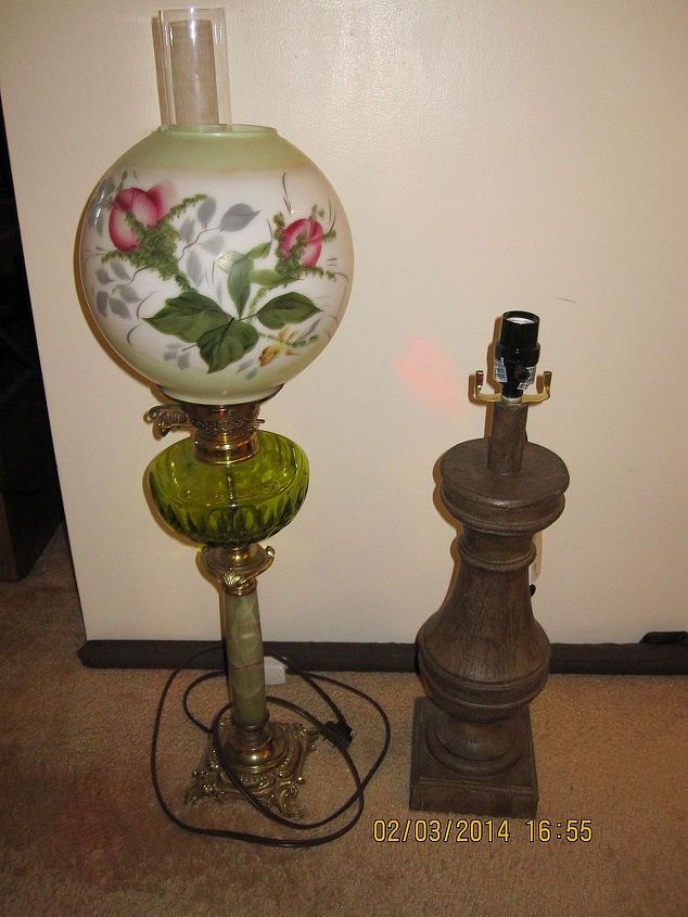 posso adicionar o globo de vidro do candeeiro do lado esquerdo ao candeeiro de mesa, Candeeiro esquerda com o globo de vidro a ser adicionado ao meu novo candeeiro de mesa direita