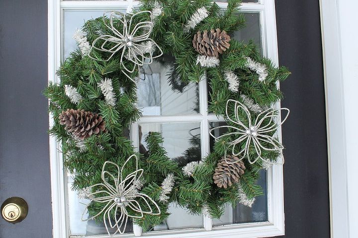 christmas wreath tutorial, christmas decorations, crafts, seasonal holiday decor, wreaths, Command hooks work great for hanging on the front door