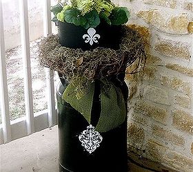 summertime porch, curb appeal, outdoor living, green burlap was added because you can never have enough burlap right
