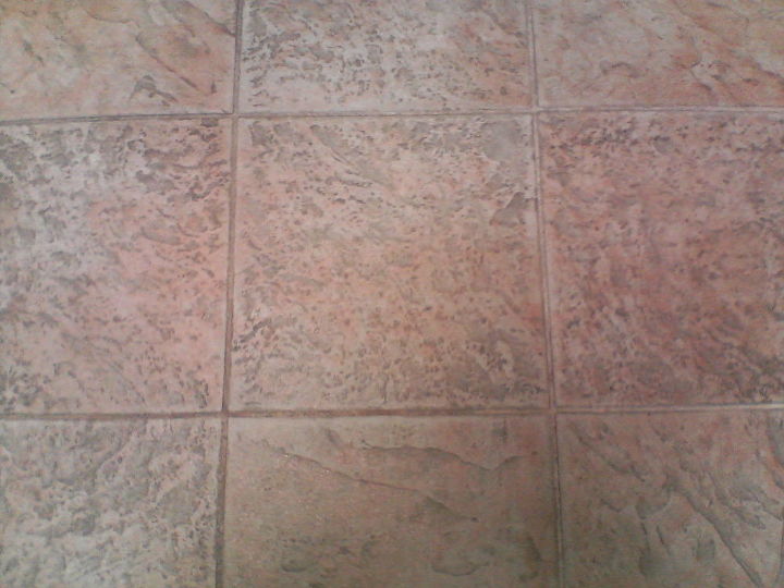 transformacion de la lechada para suelos y paredes de baldosas, Este piso de la cocina estaba muy sucio antes de Grout Shield