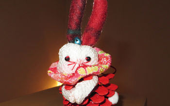 One DIY Christmas Ornament a Month – 03 Pinecone Bunny