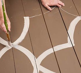 how to paint a design on your porch floor, Using a 1 inch painter s brush and taking care not to paint yourself into a corner go over the chalk lines with a stain in a contrasting color Aim to let the floorboard edges run through the centers of the lines