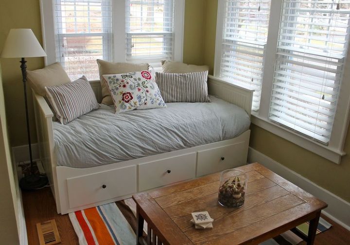 inexpensive decorating tips for rentals and dorms, bedroom ideas, home decor, window treatments, windows, If you have to invest in furniture make it do double duty For instance this day bed converts to a king size bed and has three drawers for storage below