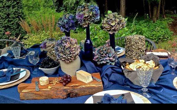 fall outdoor dining creating a relaxed eclectic tablescape, flowers, gardening, hydrangea, outdoor living, seasonal holiday decor