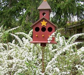 10 great ways to display birdhouses in your garden