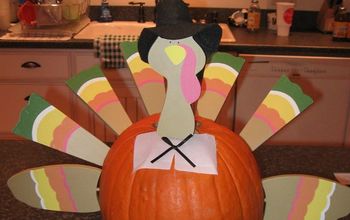 Turn Your Pumpkin Into a Thanksgiving Turkey !