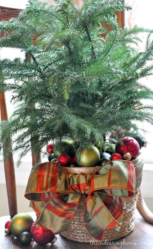 glammed up for the holiday bushel basket, crafts, seasonal holiday decor, Glammed up bushel basket perfect for the holidays