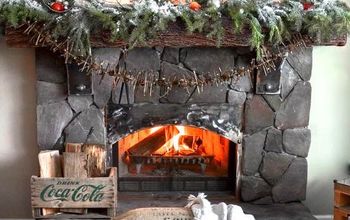 Expect the Unexpected With This Junker's Christmas Home Tour!