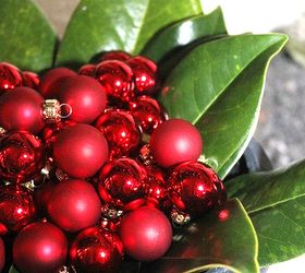 five minute or less christmas decorating idea, christmas decorations, seasonal holiday decor, I had everything on hand so all I needed was less than five minutes then added mini red ornaments