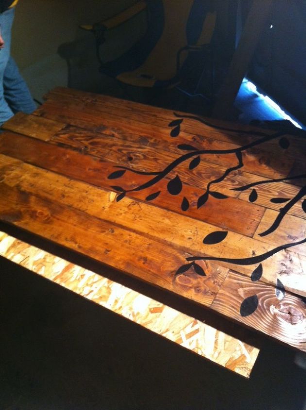 diy pallet headboard, diy, how to, pallet, Stain on top of decal