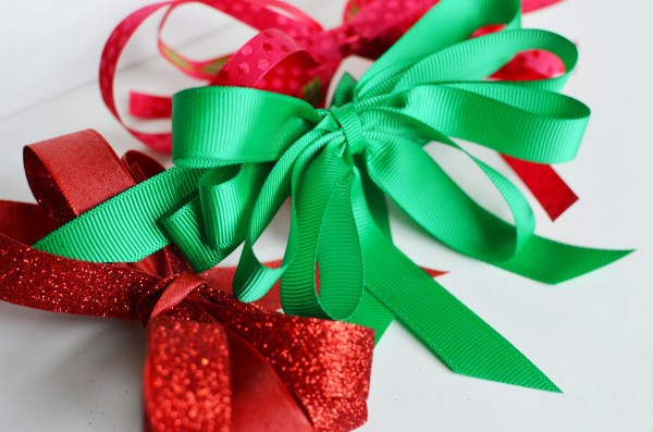 easiest bows ever, crafts, seasonal holiday decor, I did NOT know there was a thing called Bowdabra I had no clue Now I know 30 bows in 30 minutes or less that is my record what is yours Christmas bow bows Christmasdecor decorating Thanksgiving holiday livingroom