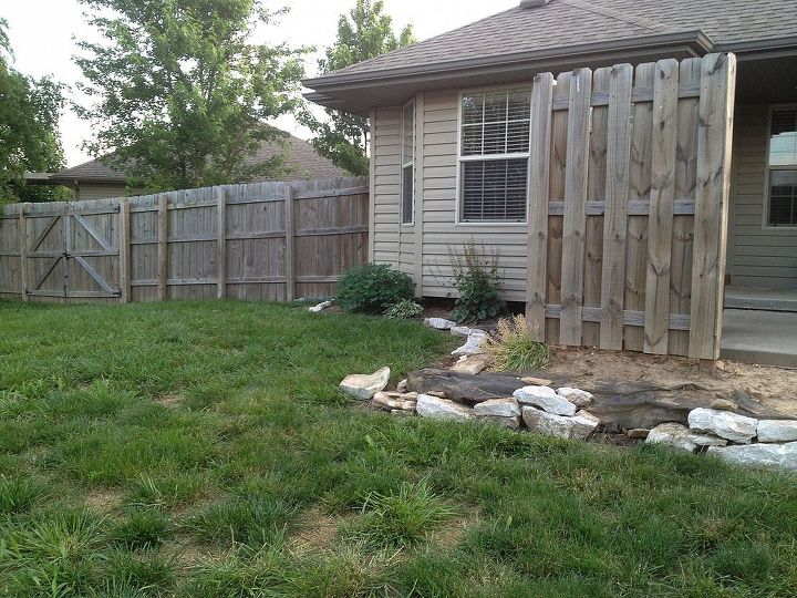 q backyard help needed, gardening, landscape, Now facing the house with left side of patio and small fence