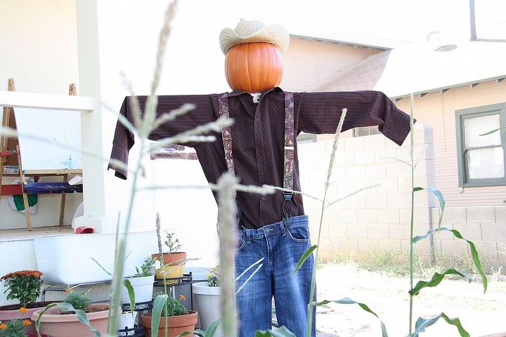 6 step and 20 front yard scarecrow, curb appeal, seasonal holiday decor, DIY Scarecrow