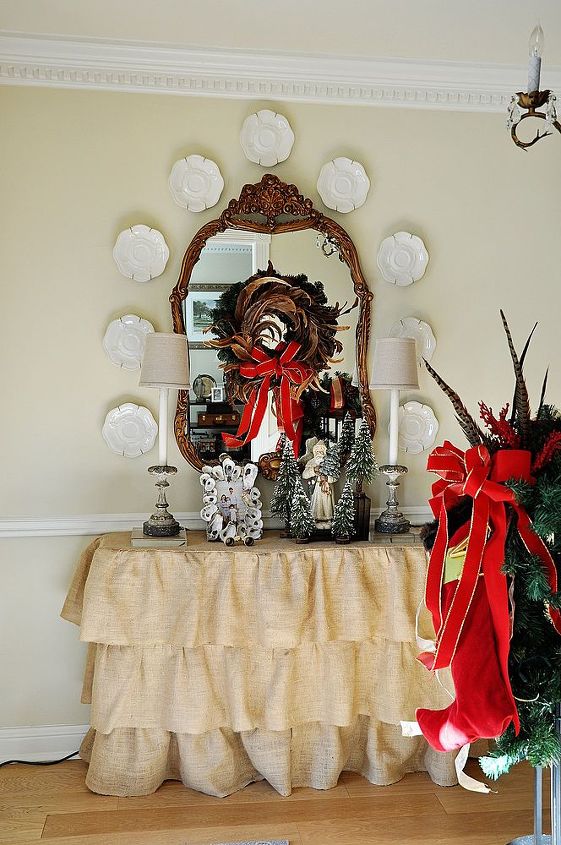 dixie delights holiday home tour, seasonal holiday decor, Dixie Delights foyer