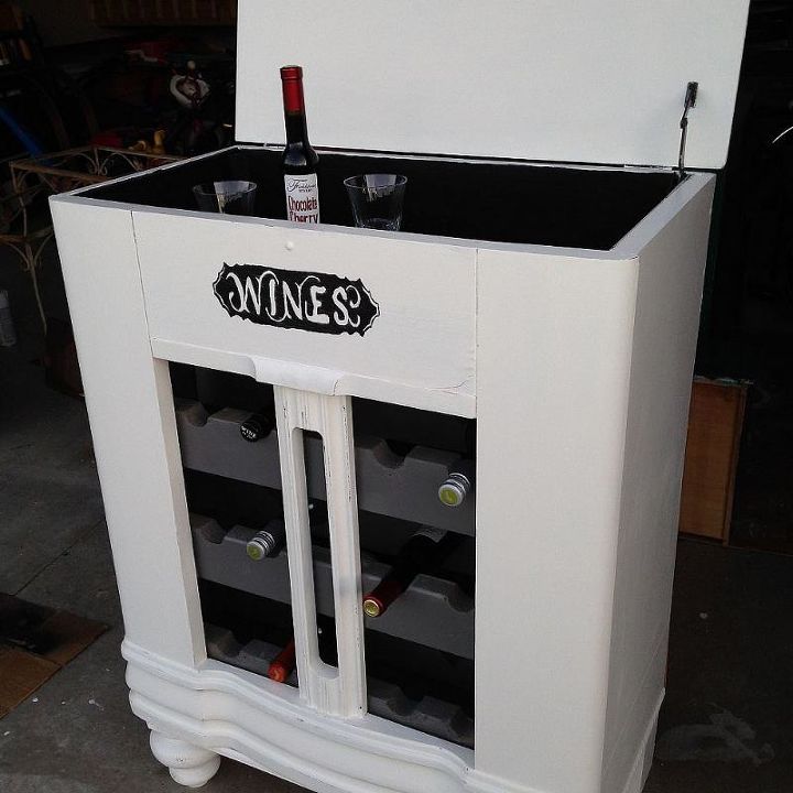 convierte un viejo mueble de radio en un armario para el vino