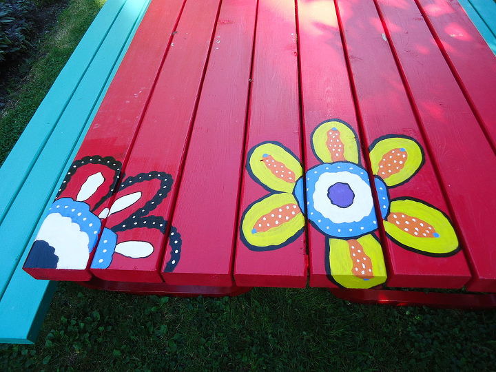 painting a unique picnic table, painted furniture, Second flower rolls off the edge just a bit