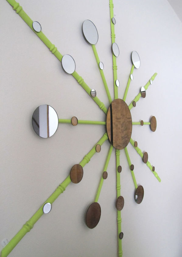 arte de pared con espejos de bricolaje, Esta es una foto lateral que muestra el detalle de oscurecer los bordes de los espejos