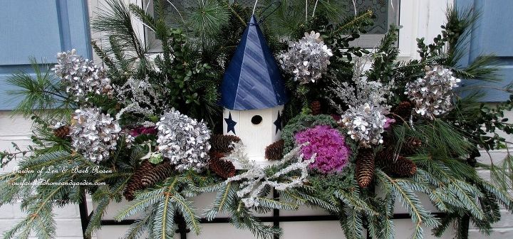 decoracin invernal de jardineras, Jardinera de invierno con materiales naturales del jard n y una pajarera