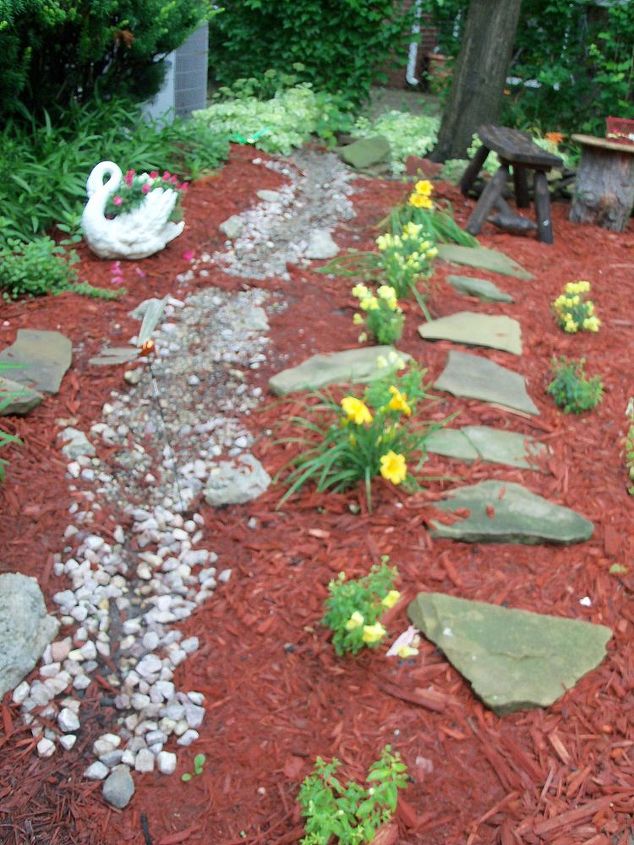 secou da chuva, Daylilies e snapdragons n o parecem se importar com o clima mido