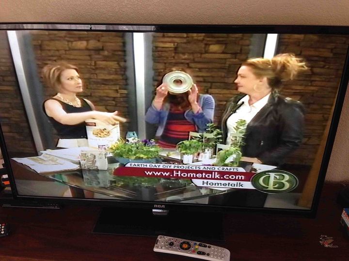 denver hometalk live tv appearance, repurposing upcycling, The hosts Carol and Paula were great and made me feel right at home