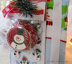 quick and easy food gift to give at christmas, christmas decorations, seasonal holiday decor, I pinned the cupcake papers and snowman edible decorations on the front of the package