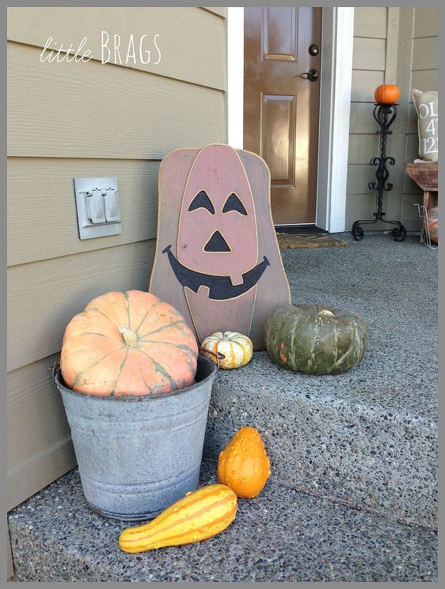 a fall front porch, curb appeal, seasonal holiday decor