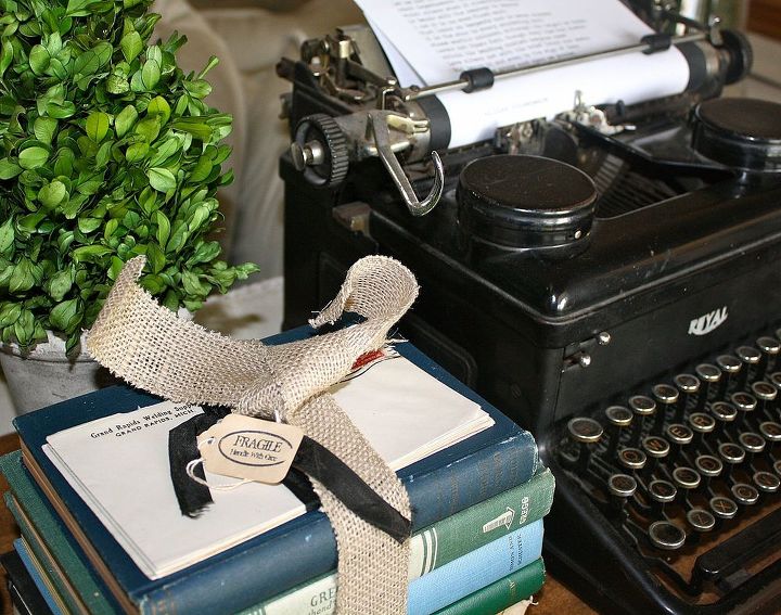 christmas cottage tour, seasonal holiday d cor, wreaths, Vintage books and typewriter