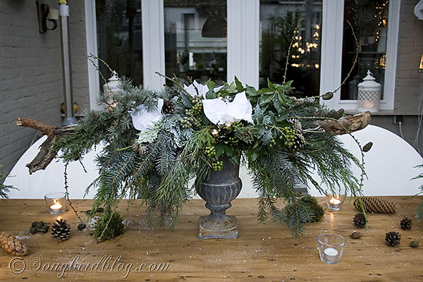 christmas outdoor decor, outdoor living, seasonal holiday decor, This centerpiece was built with the help of a chicken wire trick Go see my blog post for instructions