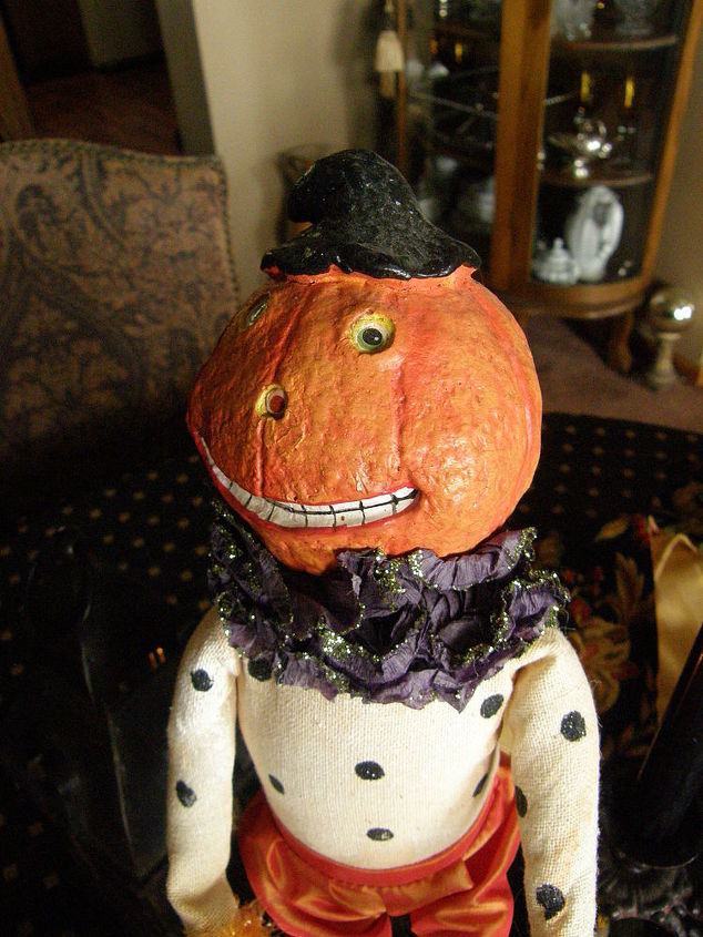 dinner with pumpkin paul harvey, living room ideas, seasonal holiday decor, Because looking at him can put a smile on your face