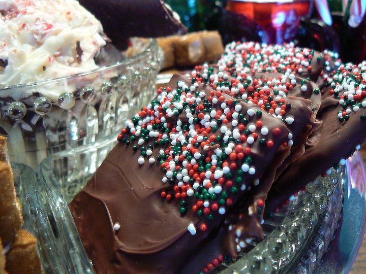 holiday pinterest party, christmas decorations, crafts, seasonal holiday decor, Chocolate covered graham crackers a delicious festive and super easy treat
