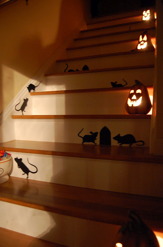una infestacin de ratas planeando algunas risas de halloween, Se garantizan las sonrisas cada vez que subes las escaleras