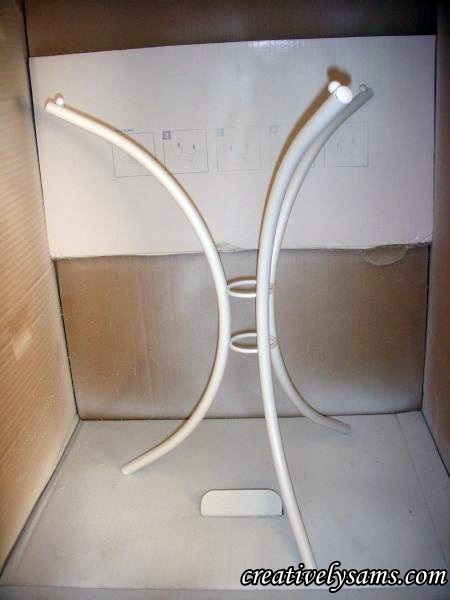 una mesa de encaje, Despu s de 2 capas de pintura blanca satinada en spray Krylon la base qued como nueva