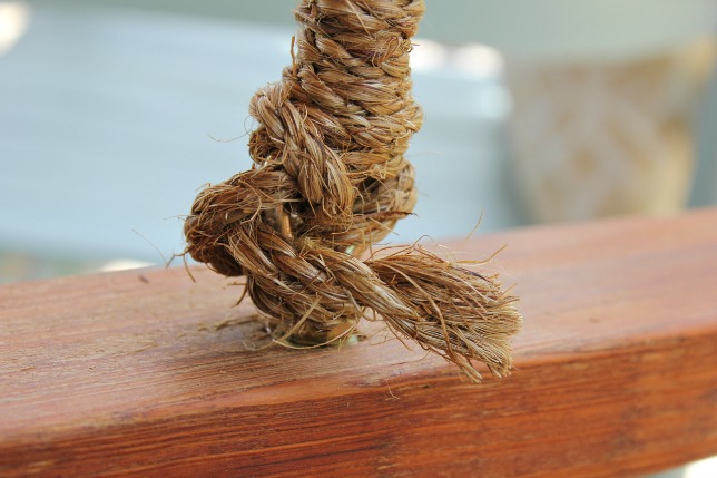 cadena envuelta en cuerda para un columpio de porche