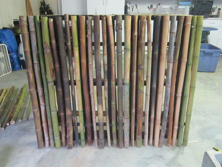 bar construdo com paletes e bambu