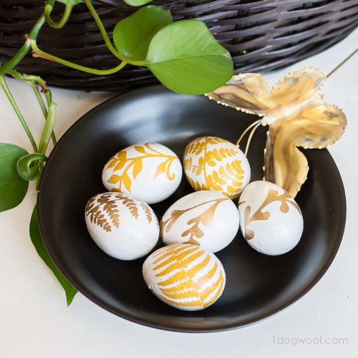 huevos de pascua de helechos dorados