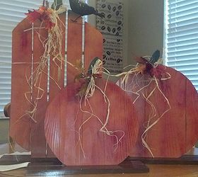 fall pallet pumpkins, crafts, pallet, repurposing upcycling, seasonal holiday decor
